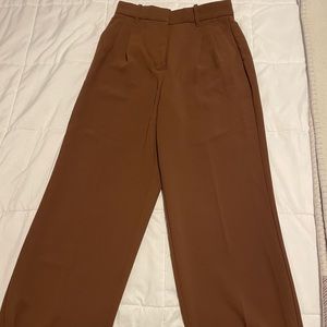 Aritizia effortless pant, size 4, chocolate brown color